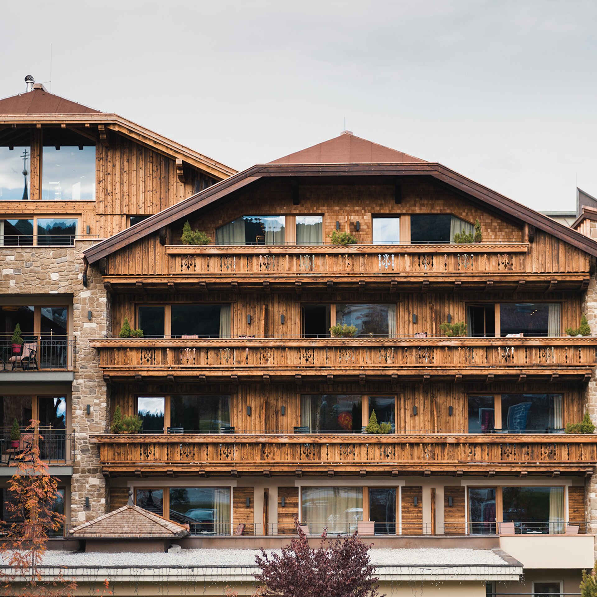 Hotel Der Engel Außenansicht Fassade Holzschindeln | Der Engel in Tirol