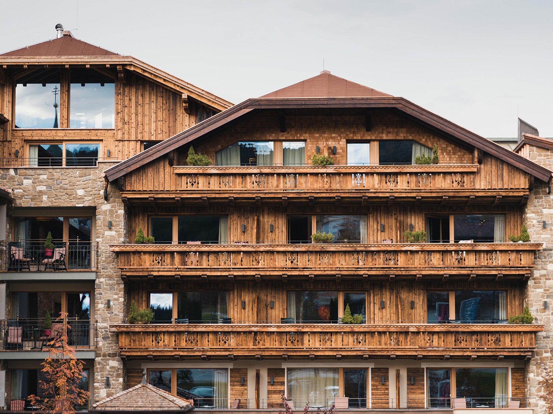 Hotel Der Engel Außenansicht Fassade Holzschindeln | Der Engel in Tirol