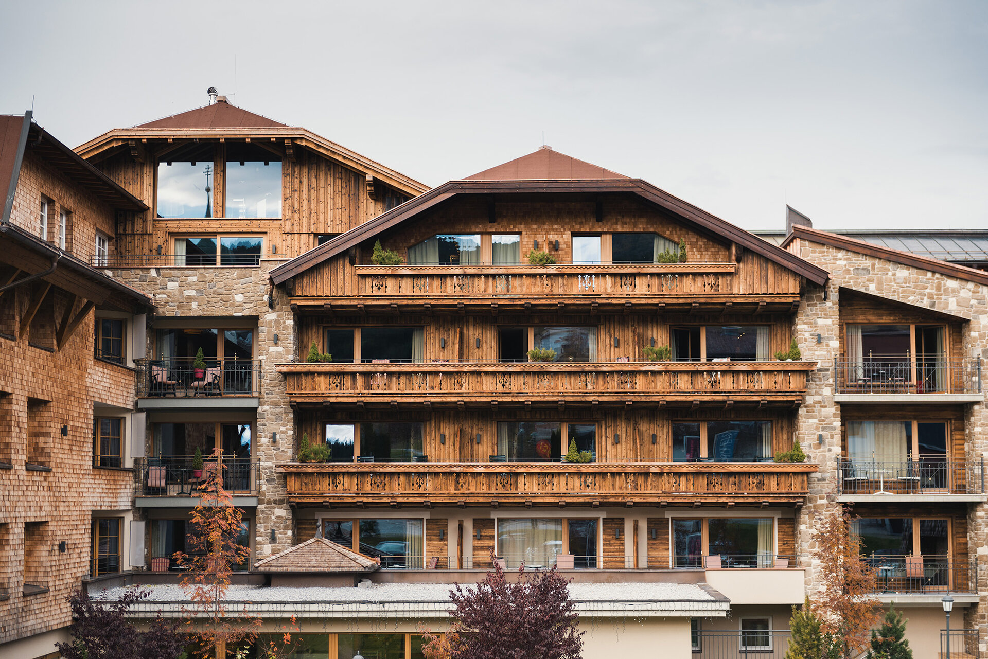 Hotel Der Engel Außenansicht Fassade Holzschindeln | Der Engel in Tirol