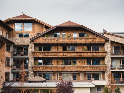 Hotel Der Engel Außenansicht Fassade Holzschindeln | Der Engel in Tirol