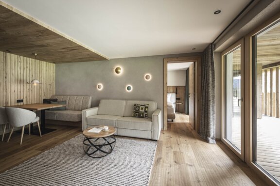 Innenraumgestaltung Suites am Krautgarten mit geräumigem Wohnzimmer