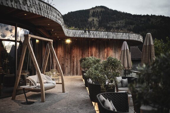 Hängeschaukel auf Panoramaterrasse 1748 | Hoteldesign