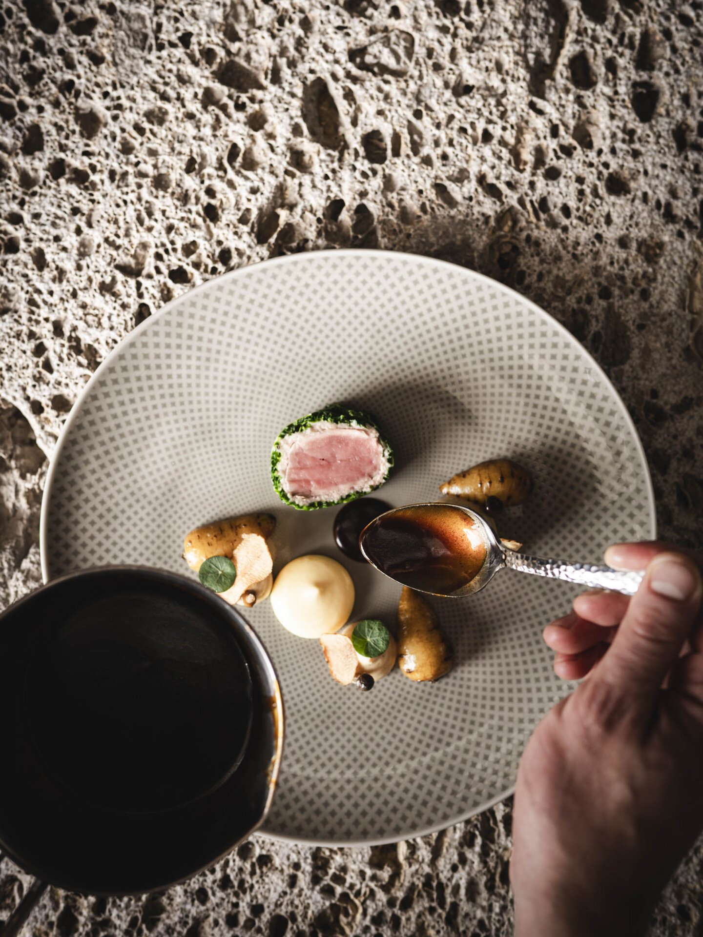 Kalbsbries im Kräutermantel, mit brauner Bratensauce auf Pastinakenpüree by Lukas Rettenbacher