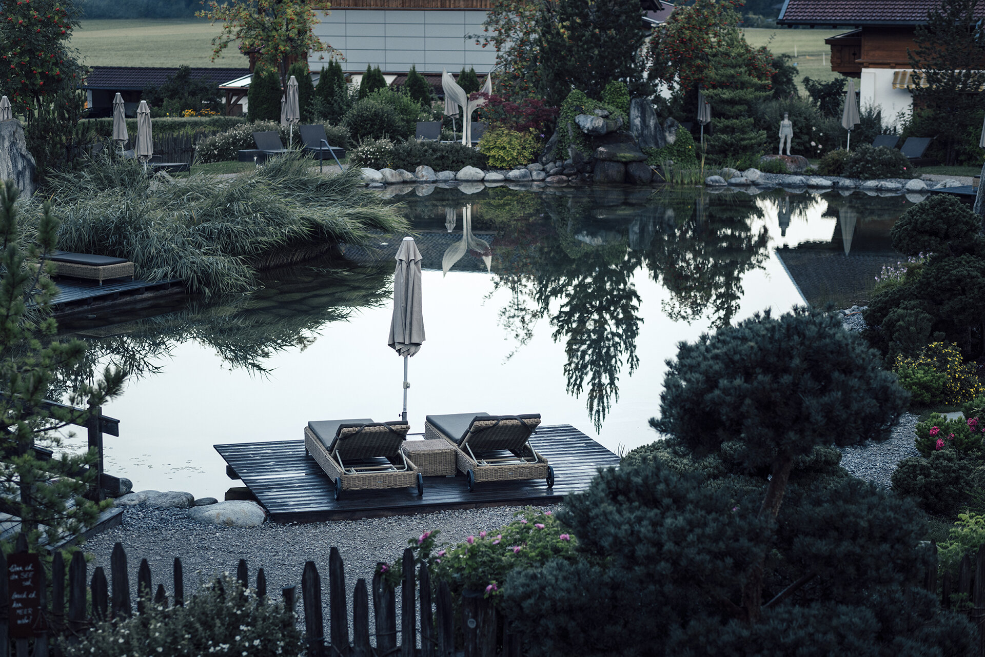 Hotel mit Naturschwimmteich