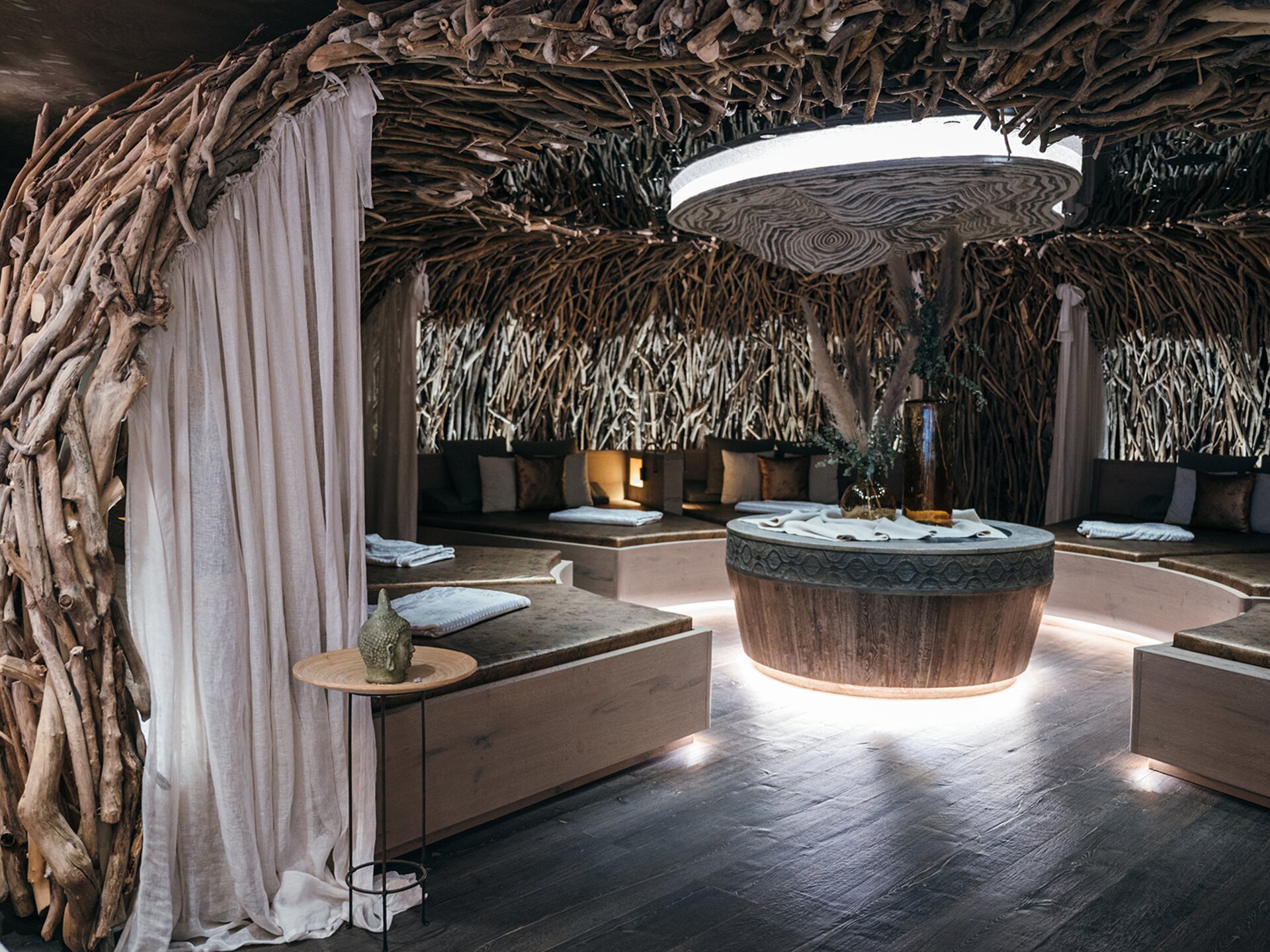 Nest im Organic Spa, Ruheraum mit Holz und natürlichen Materialien | Der Engel in Tirol