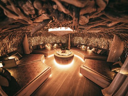 Relaxation area The Big Nest lined with driftwood | Wellnesshotel Der Engel