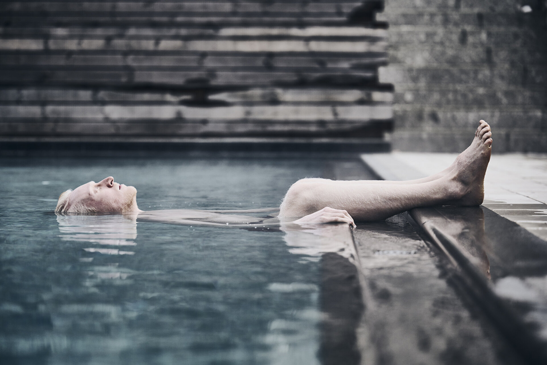 Engel im Pool