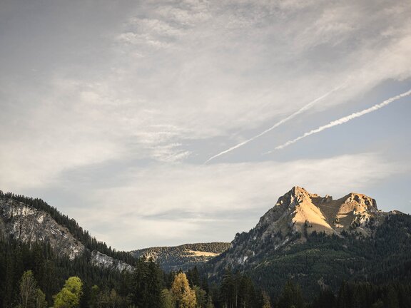 Landschaftsbild mit Blick auf den Aggenstein im Herbst | Tannheimer Tal