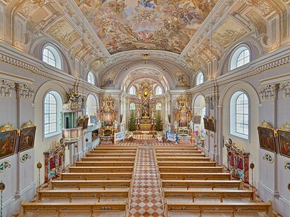 Kirche St. Nikolaus in Tannheim Innenansicht | Der Engel in Tirol
