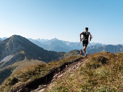 Trail-Runner in den Allgäuer Alpen im Tannheimer Tal rund um Iseler und Kuehgund