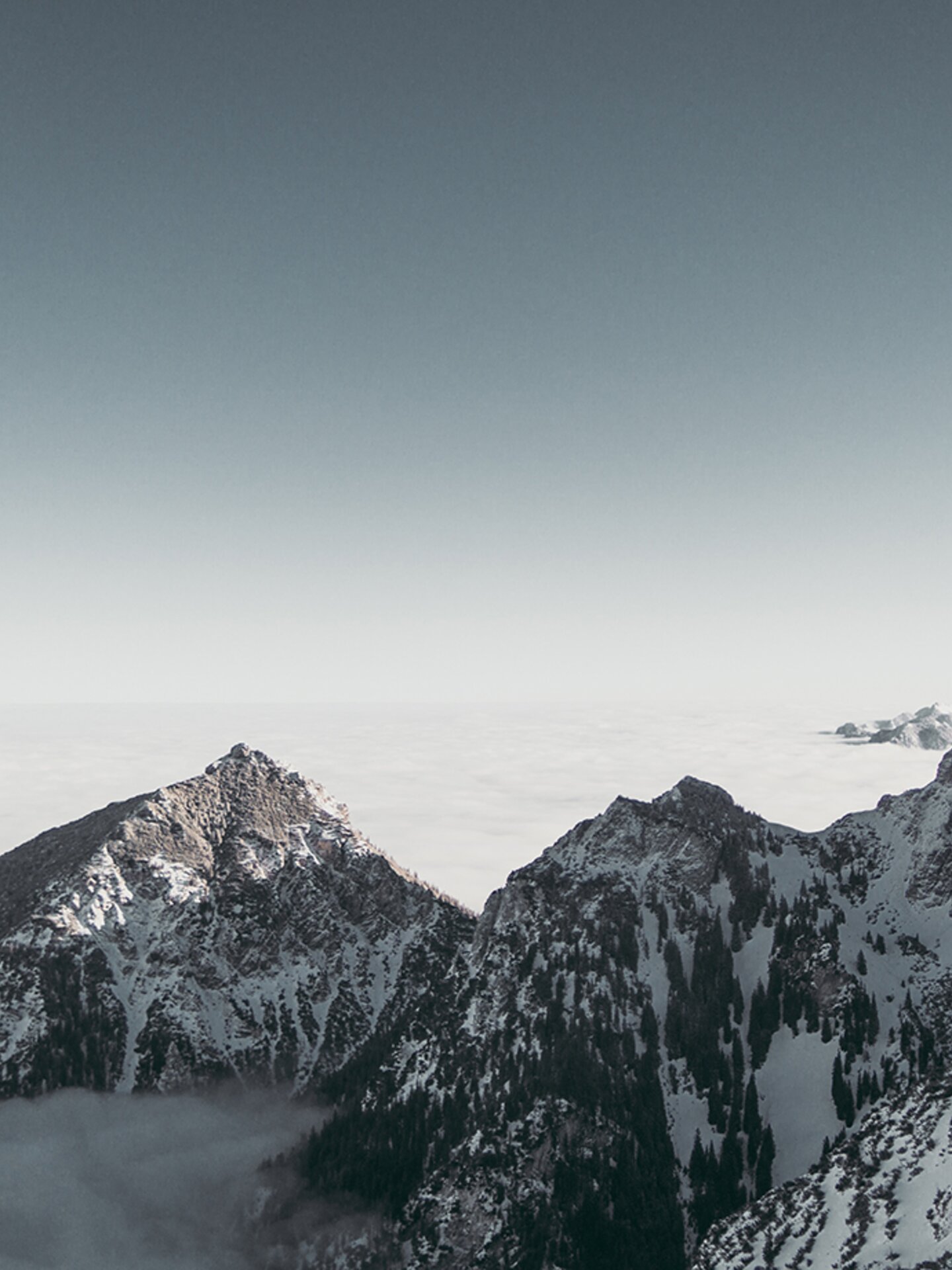 Berge schneebedeckt in den Allgäuer Alpen mit Wolken | Der Engel in Tirol