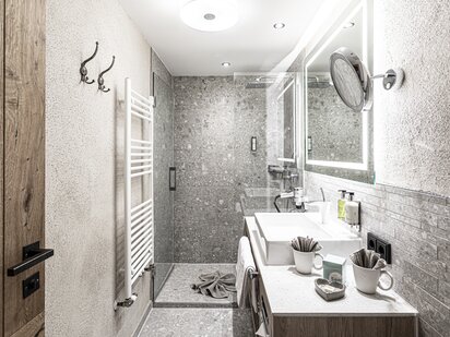 Kategorie Haus Nr. 7 Zimmer Drei Bad | Der Engel in Tirol