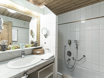 Kategorie Top Komfort Zimmer Klein aber Fein Bad | Der Engel in Tirol