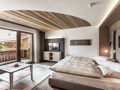 Kategorie Top Komfort Zimmer Alpenherz Ost Bett mit Balkon | Der Engel in Tirol
